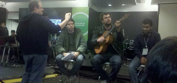 Improvisación de Jon McClure mientras Andrew Dubber filma.